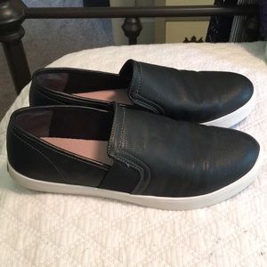 Slip on tennis shoes